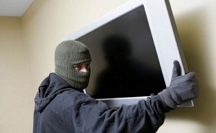 Под Одессой мужчина украл телевизор у собственной матери