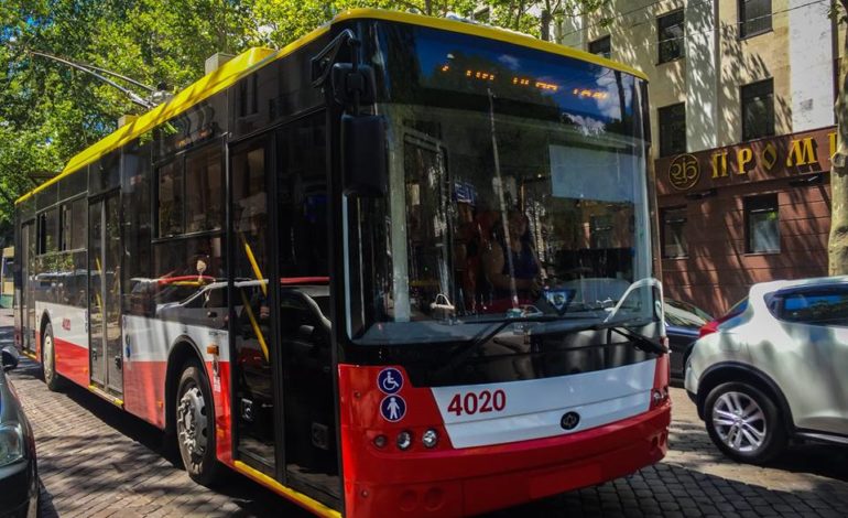 В Одессе запустили летний троллейбус в Аркадию