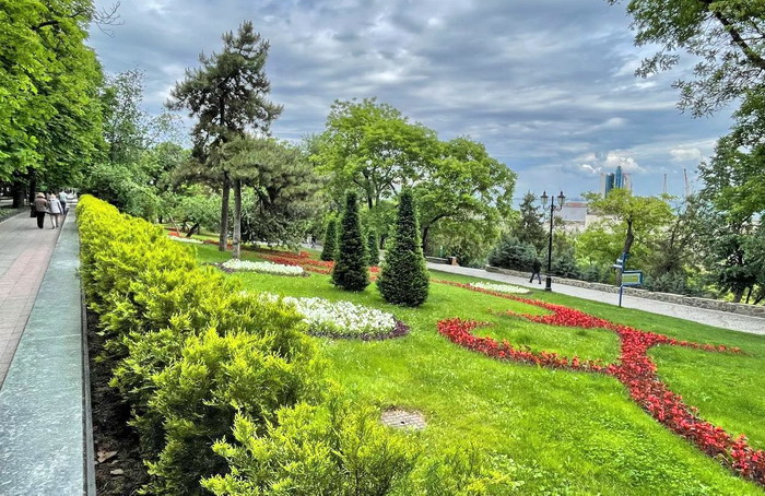 700 тысяч цветов высаживают в Одессе (фото)