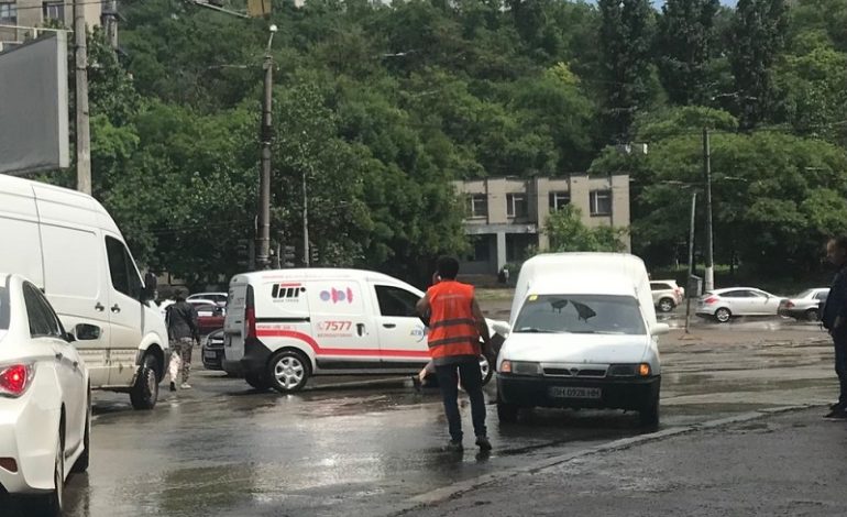 В Одессе из-за аварии приостановили два трамвайных маршрута