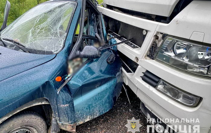 На трассе Одесса-Киев водитель фуры уснул за рулем и устроил смертельное ДТП