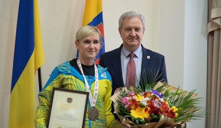 Глава Одесской ОГА наградил спортсменку, завоевавшую лицензию на участие в олимпийских играх