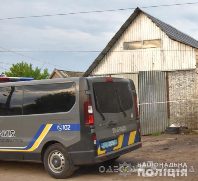Два трупа обнаружены в гараже в пгт Великая Михайловка (фото)
