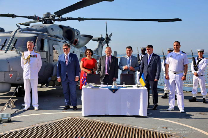 В Одессе Украина и Великобритания подписали договор о военном партнерстве