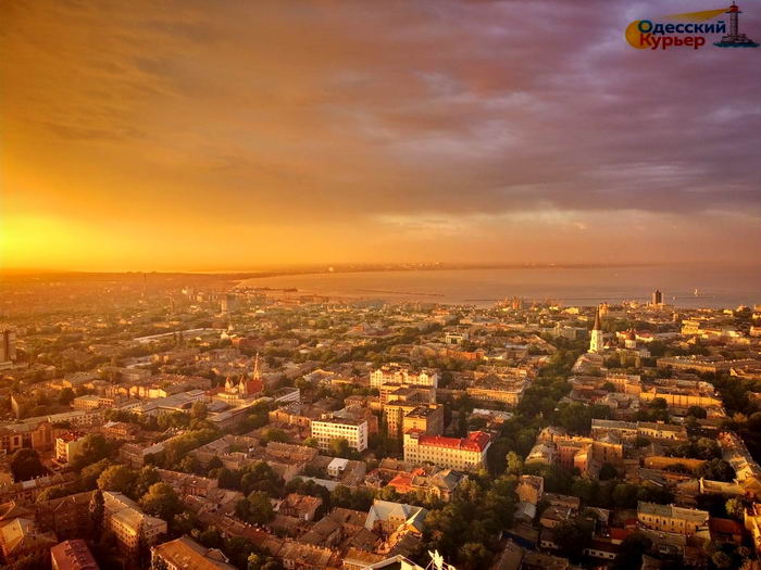Огненный закат над Одессой – яркие фото и видео