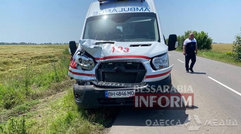 В Одесской области автомобиль скорой помощи, перевозивший 4-месячного ребенка, попал в аварию (фото, видео)
