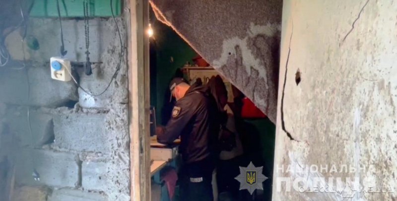 В селе Одесской области 40-летний мужчина вонзил нож в шею отвергнувшей его местной жительнице (фото, видео)