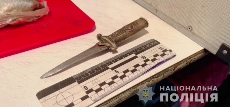 В селе Одесской области 40-летний мужчина вонзил нож в шею отвергнувшей его местной жительнице (фото, видео)