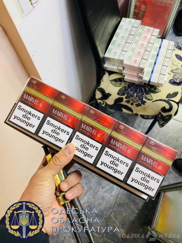 Наконец-то: правоохранители «накрыли» точку по продаже контрабандных сигарет возле Одесского ж/д вокзала