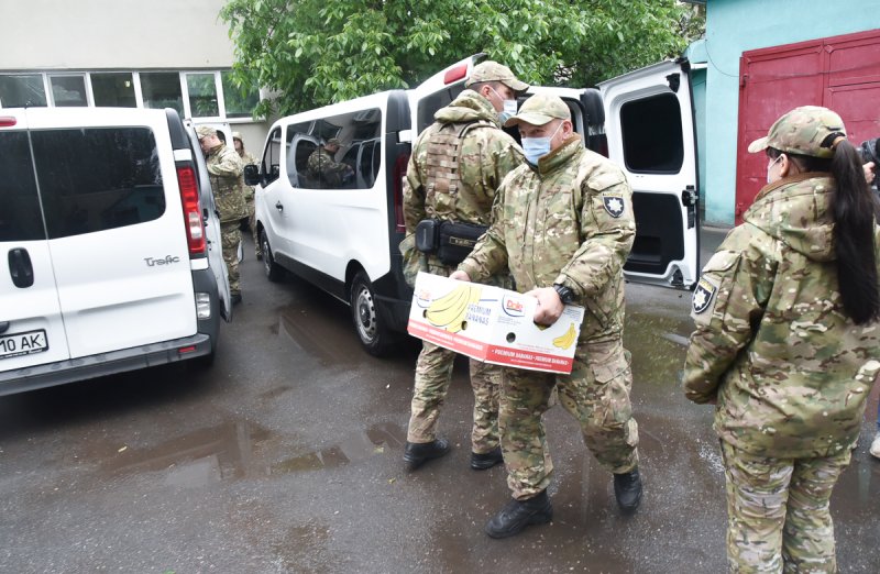 Одесские спецназовцы ко Дню защиты детей поздравили малышей (фоторепортаж)