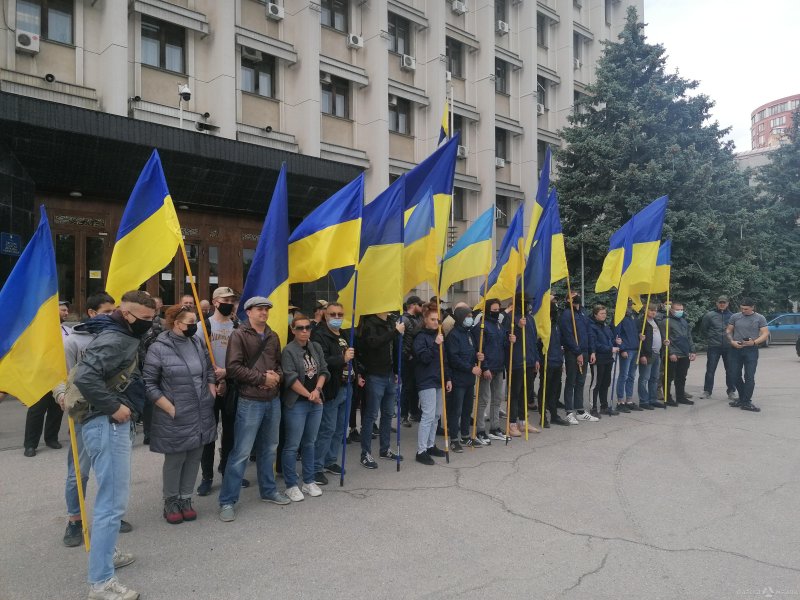 Активисты Нацкорпуса и патриотических организаций митингуют около здания Одесской ОГА (фоторепортаж)