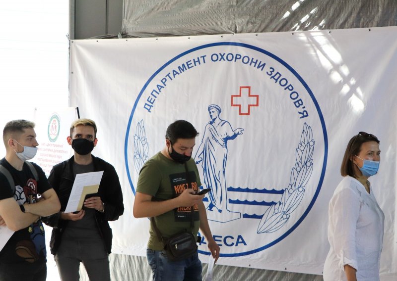 В Одессе за сутки 1682 человека получили вакцину от коронавируса (фото, видео)