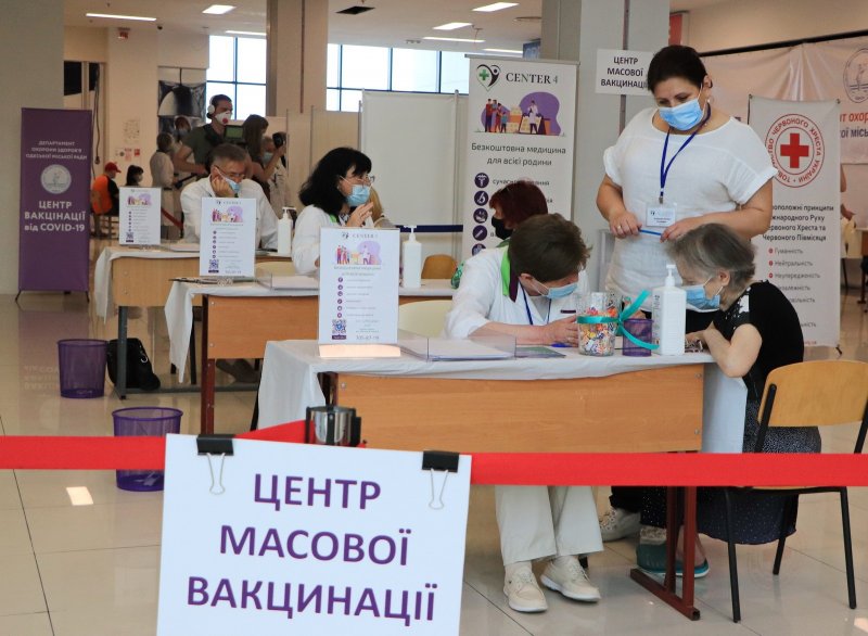 В Одессе за сутки 1682 человека получили вакцину от коронавируса (фото, видео)
