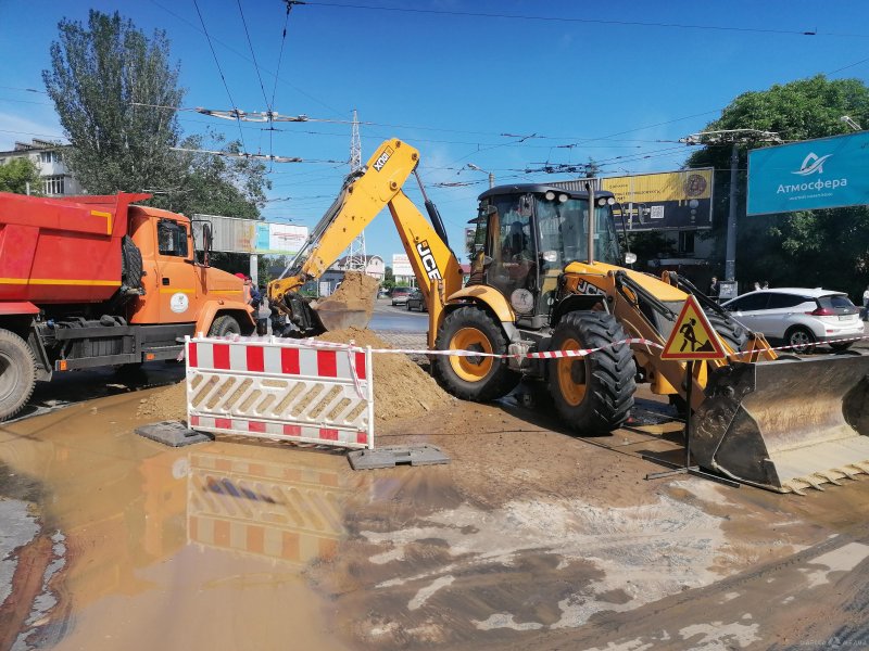 Небольшой потоп и пробки: на Толбухина прорвало водопровод