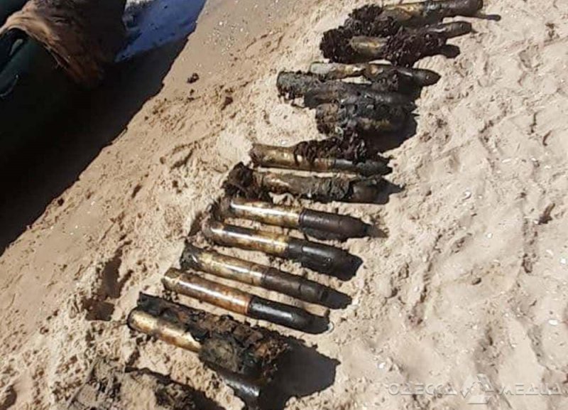 В селе Одесской области обнаружили затонувшее судно со снарядами (фото)