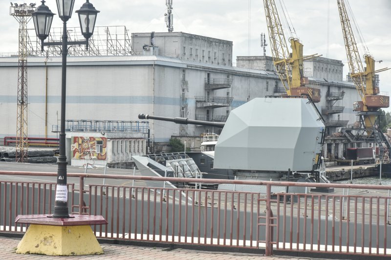 В Одесский порт зашли два корабля стран-членов НАТО (фоторепортаж)
