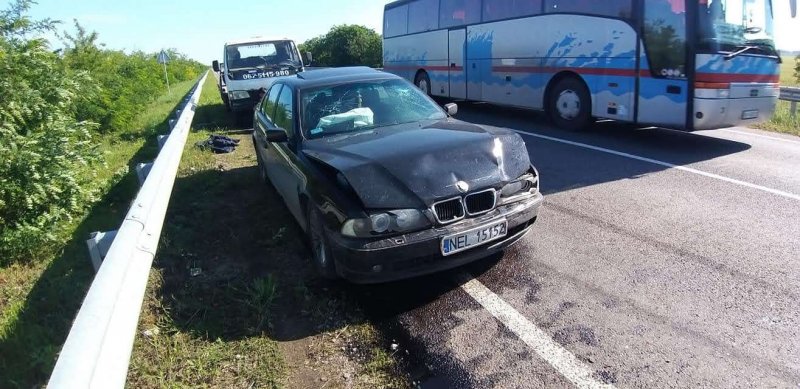 Пьяный евробляхер на BMW устроил ДТП под Одессой и сбежал