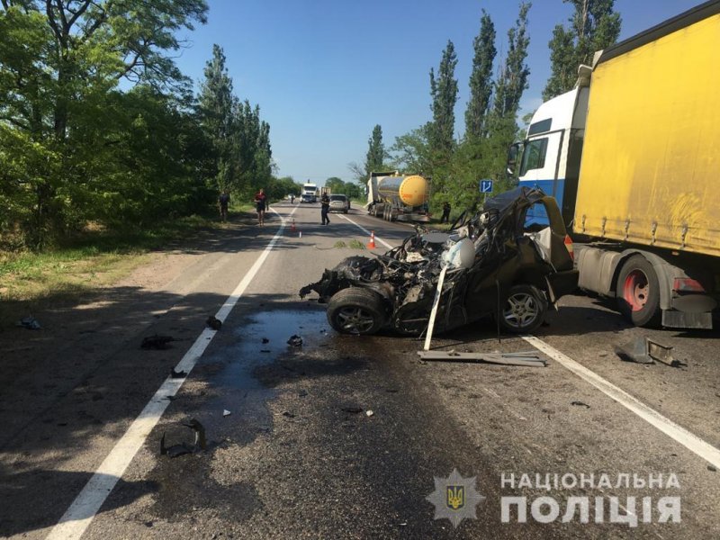 На трассе Одесса – Мелитополь – Новоазовск произошло смертельное ДТП с участием четырех автомобилей (фото, видео)
