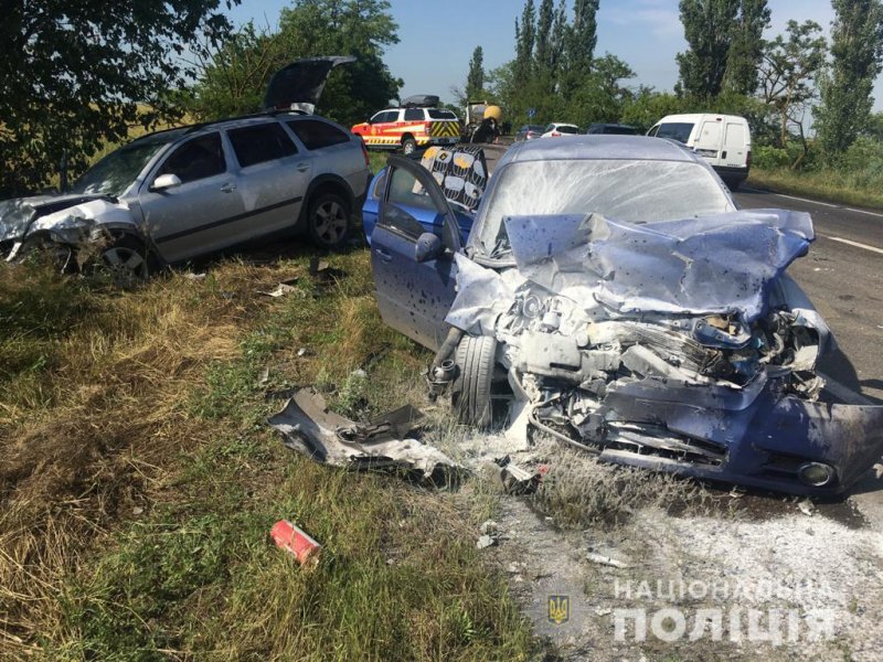 На трассе Одесса – Мелитополь – Новоазовск произошло смертельное ДТП с участием четырех автомобилей (фото, видео)