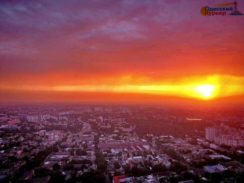 Огненный закат над Одессой – яркие фото и видео