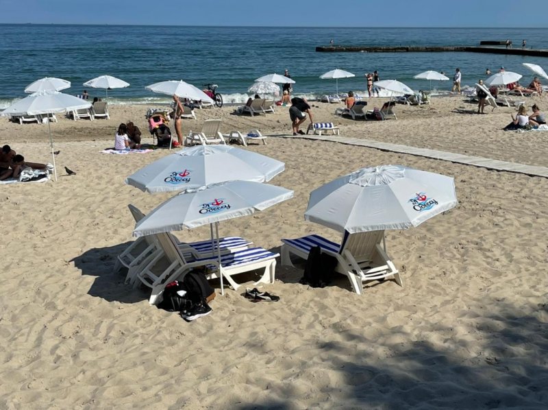 Одесситы и гости города могут отдохнуть на пяти муниципальных пляжах (фоторепортаж)