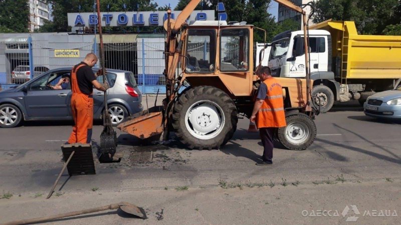 В четверг на дороги Одессы выедет спецтехника (адреса, фото)