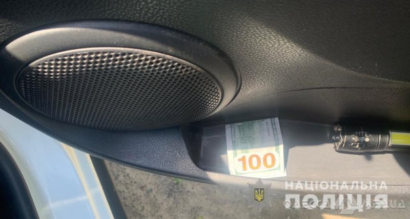 В Одесской области патрульные отказались от взятки в 100 долларов (фото)