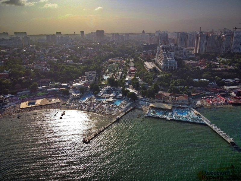 В Одессе осталось 5 городских пляжей для бесплатного отдыха