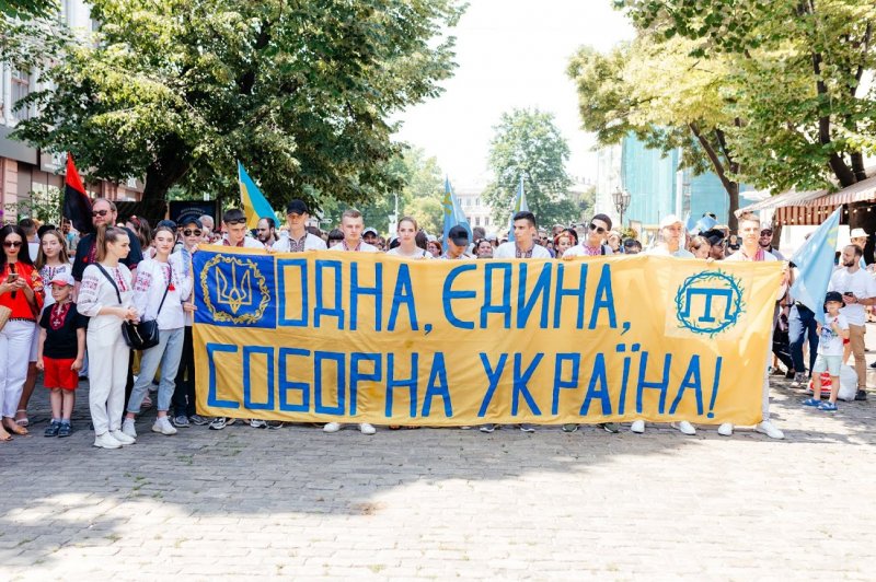 В Одессе состоялся Мегамарш в вышиванках (фото)