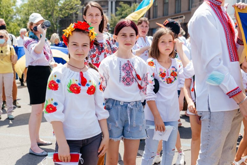 В Одессе состоялся Мегамарш в вышиванках (фото)