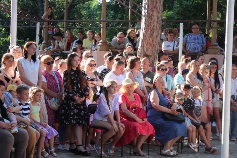 Жители Белгорода-Днестровского побывали на «Жёлтом диване» (фото)