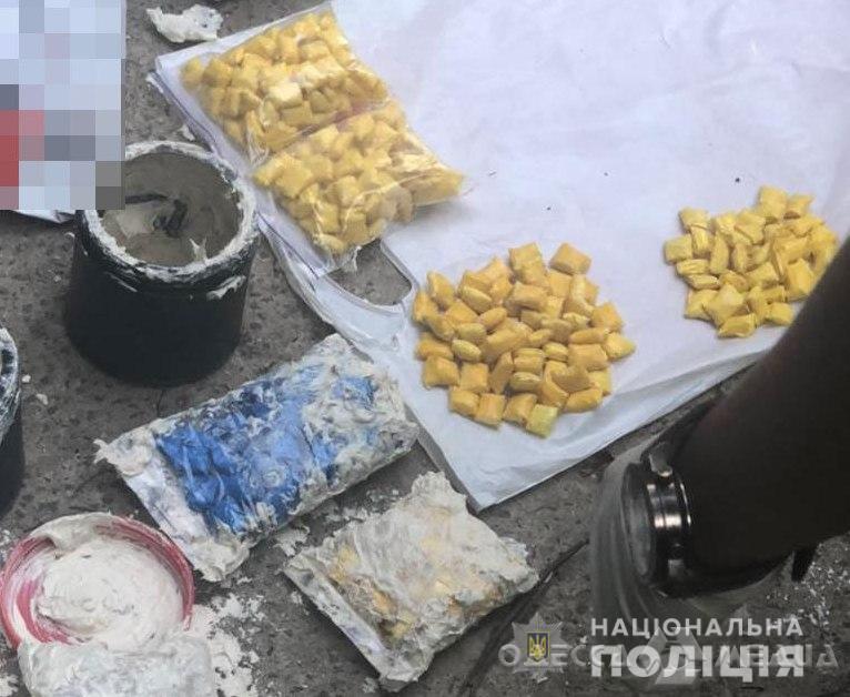 Одесские полицейские задержали жительницу Киева с 360 «закладками» с амфетамином