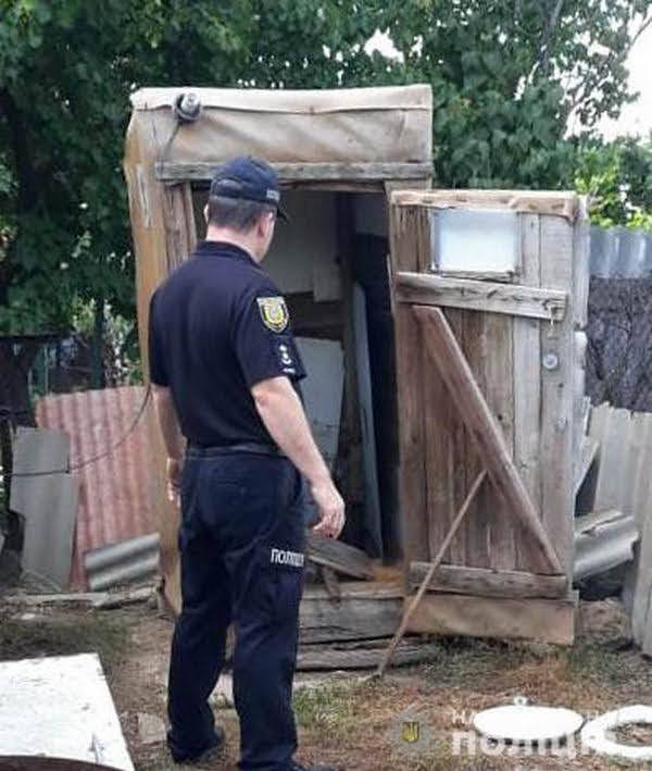 В Одесской области девочка упала в дворовой туалет и погибла