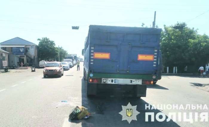 Под Одессой грузовик сбил бабушку на пешеходном переходе