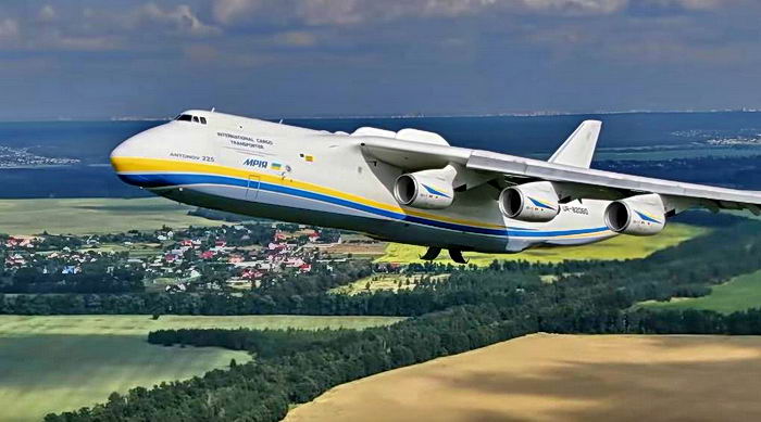 Взлет самого большого самолета в мире Ан-225 “Мрія” впервые засняли с воздуха