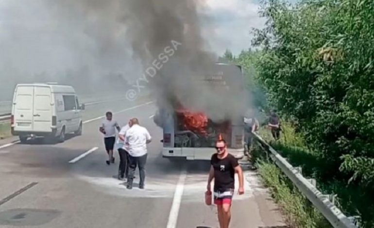 В Одесской области загорелся автобус с пассажирами