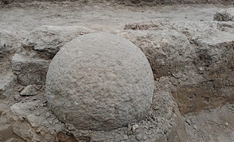 В Аккерманской крепости нашли турецкое каменное ядро