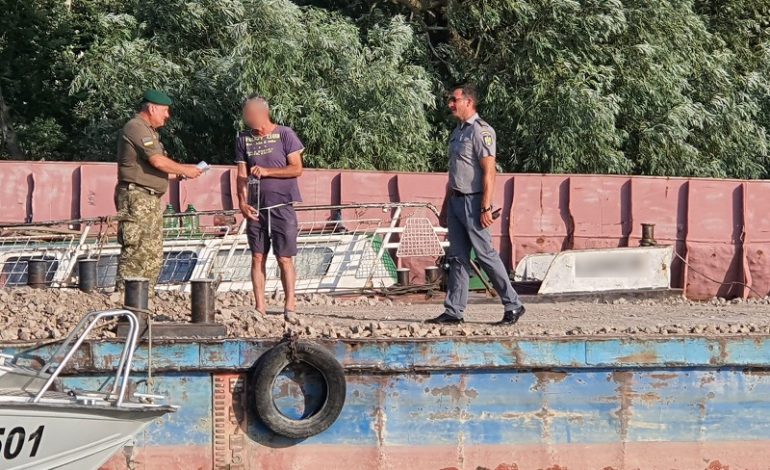 Иностранцы незаконно заплыли в Украину, перепутав устья Дуная