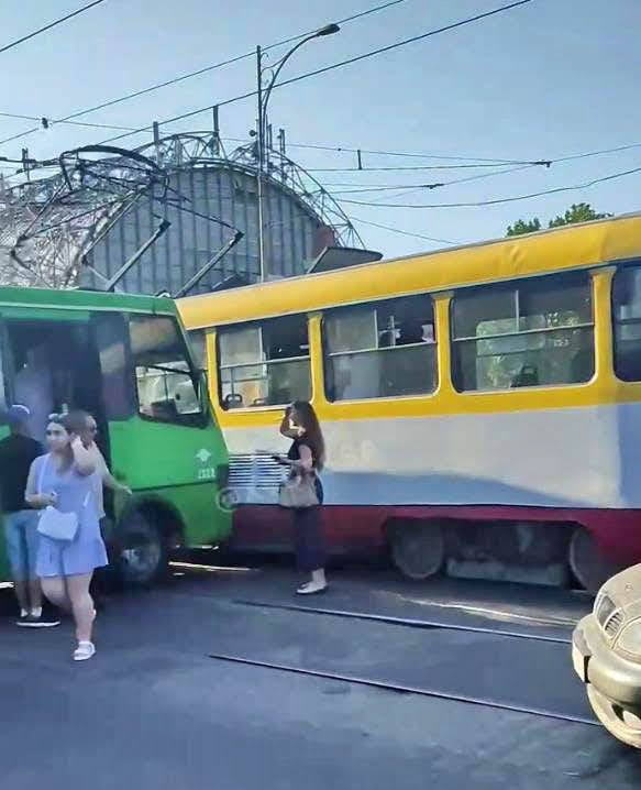 В Одессе водители общественного транспорта теряют сознание от жары: 2 ДТП за сутки