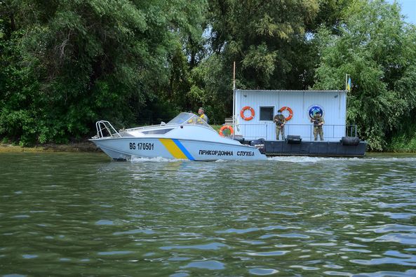 Двое румын на моторной лодке незаконно переплыли государственную границу Украины