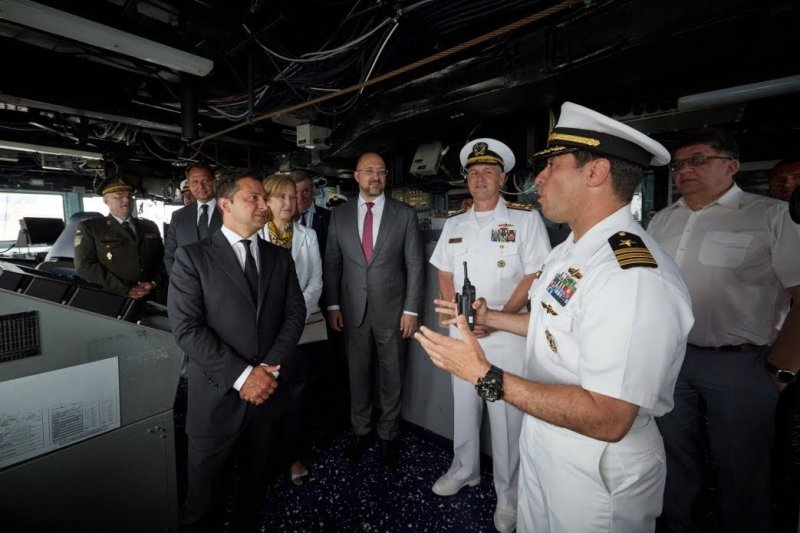 Зеленский посетил эсминец USS Ross и поздравил США с Днем Независимости