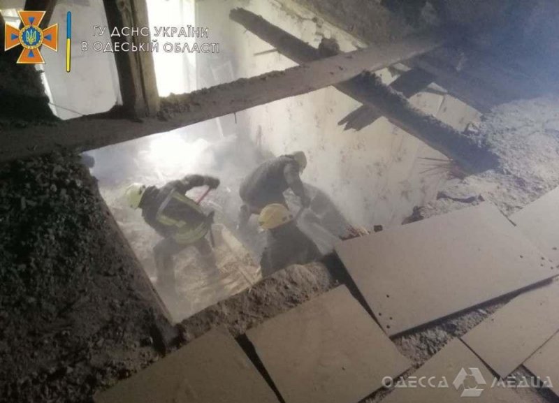 В жилом доме на Степной обвалился потолок: причины происшествия (фото)