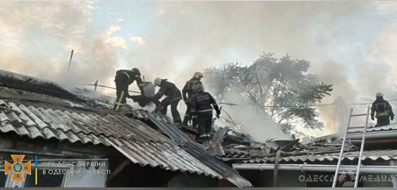 На Балковской произошел пожар в нежилом здании: спасатели оперативно ликвидировали возгорание (фото)