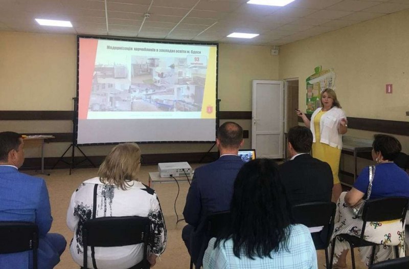 Министр образования и науки ознакомился с организацией питания в столовой Одесского учебно-воспитательного комплекса №125 (фоторепортаж)