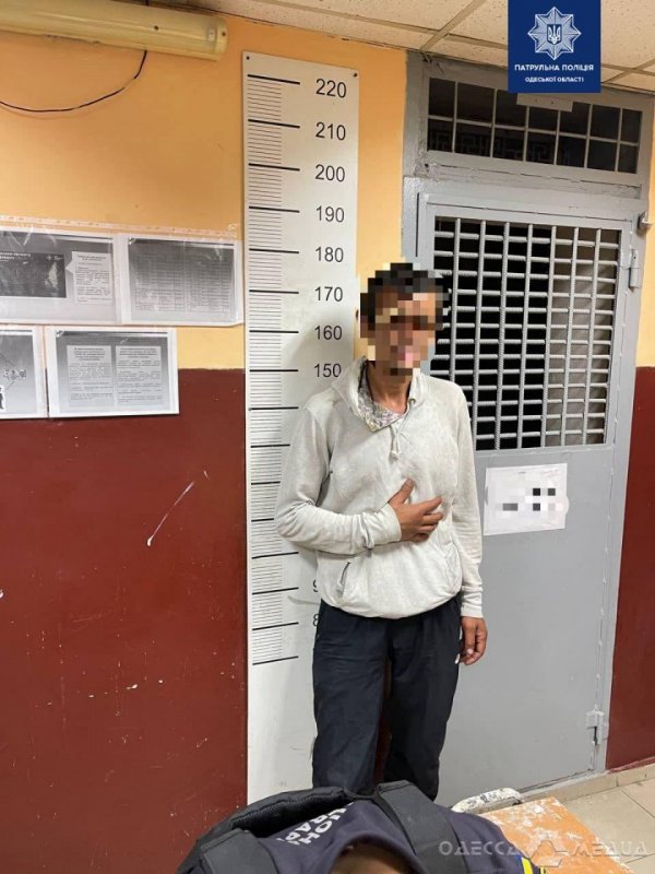 На Академика Заболотного патрульные задержали мужчину с маком (фото)