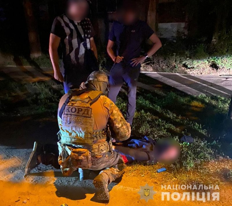 В Одессе четверо грабителей вынесли из офиса сейф с деньгами и попались «на горячем» (фото, видео)