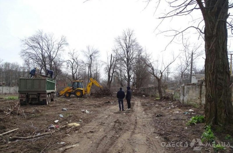 В Одессе мошенники присвоила себе территорию детского лагеря (фото)