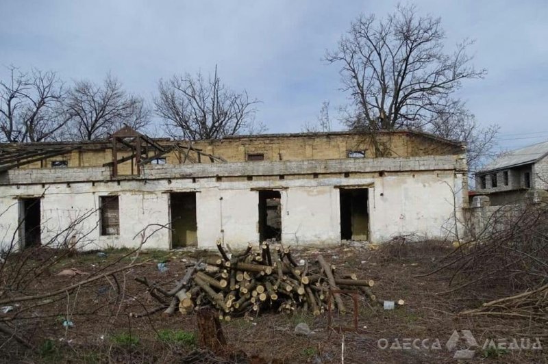 В Одессе мошенники присвоила себе территорию детского лагеря (фото)