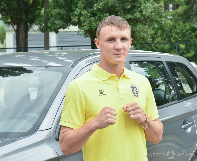 Одесский боксер, которого россияне лишили победы на Чемпионате Европы, получил автомобиль