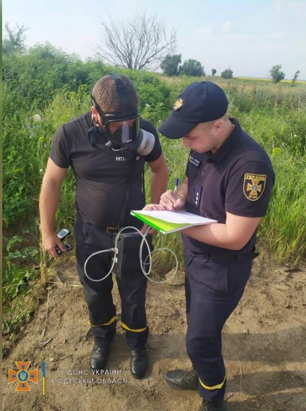 В Одесской области в земле нашли бочки с химикатами